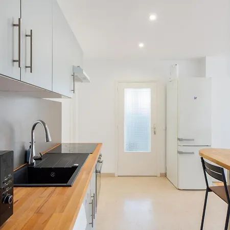 T4 With Balcony In - Welkeys Appartamento