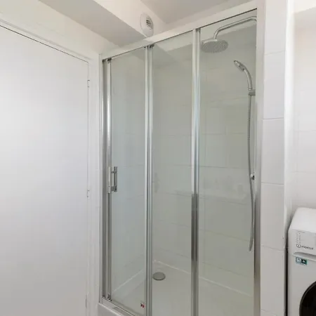 T4 With Balcony In - Welkeys Apartman *